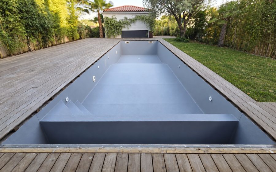 Piscine rénovée en PVC armé gris à Aix-en-Provence