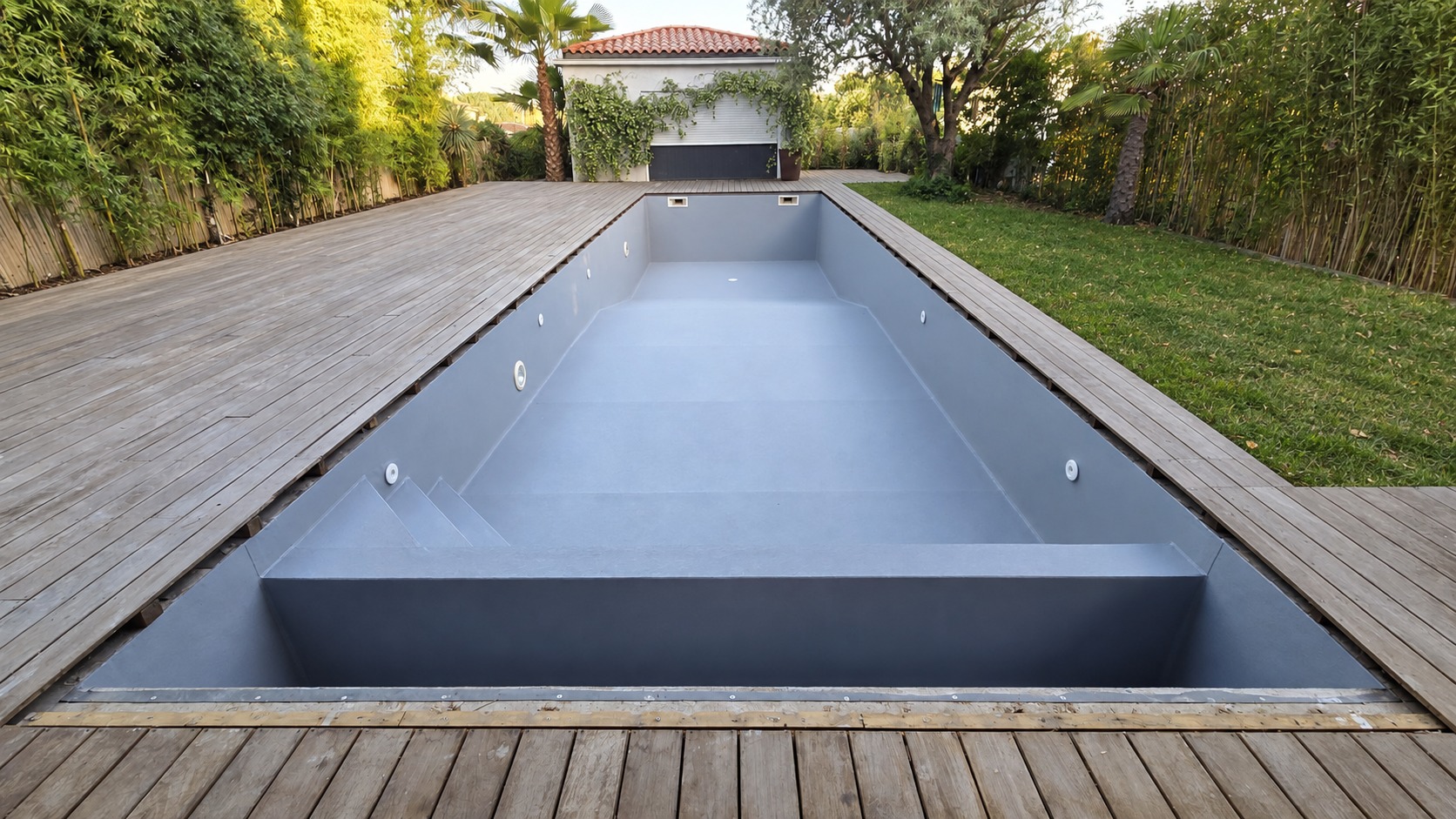 Piscine rénovée en PVC armé gris à Aix-en-Provence