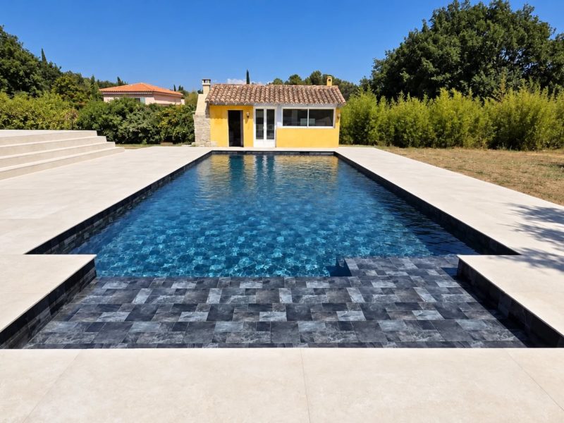 Une membrane effet pierre pour moderniser tout le bassin