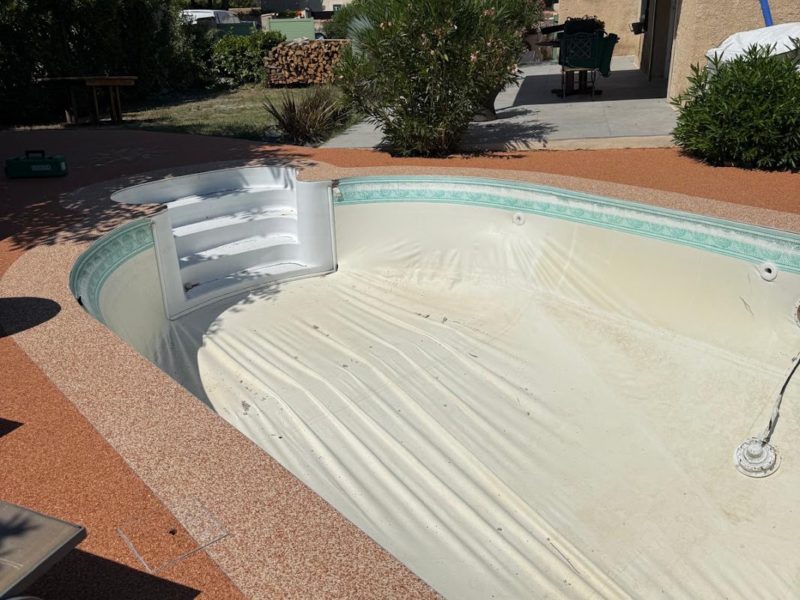Forme libre et escalier plastique, unifiés en Aquasense