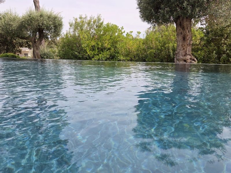 Un bassin contemporain aux reflets ardoise
