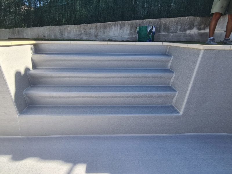 Escalier plastique pleine largeur recouvert en PVC armé Haogenplast
