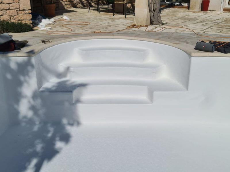 Escalier plastique recouvert en PVC armé Aquastone blanc