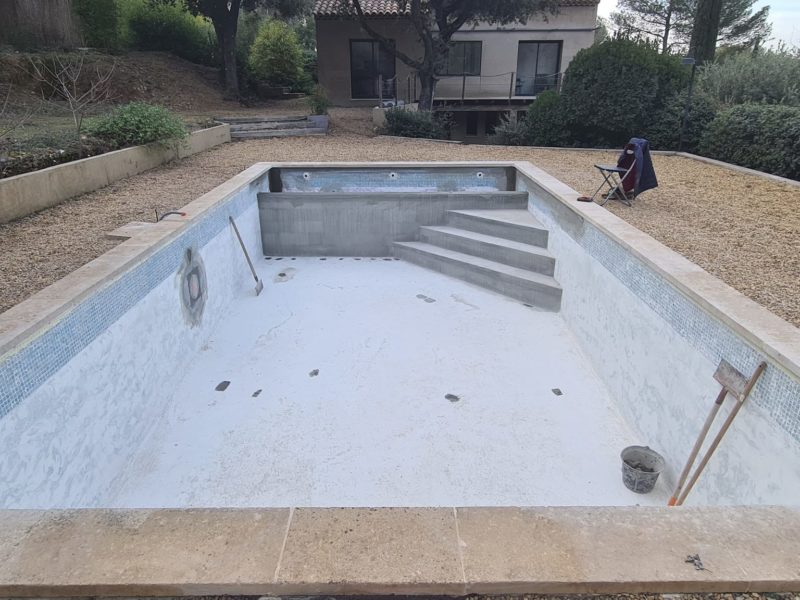 Bassin de Meyreuil vidé pendant la préparation du chantier
